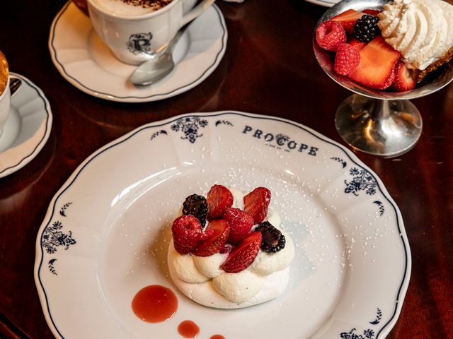 Le Procope PAVLOVA AUX FRUITS ROUGES